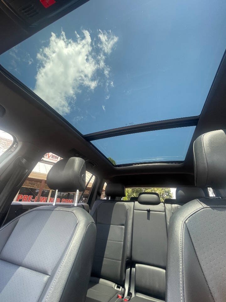 Used 2018 Volkswagen Tiguan SEL w/ R-Line Package FWD image 33