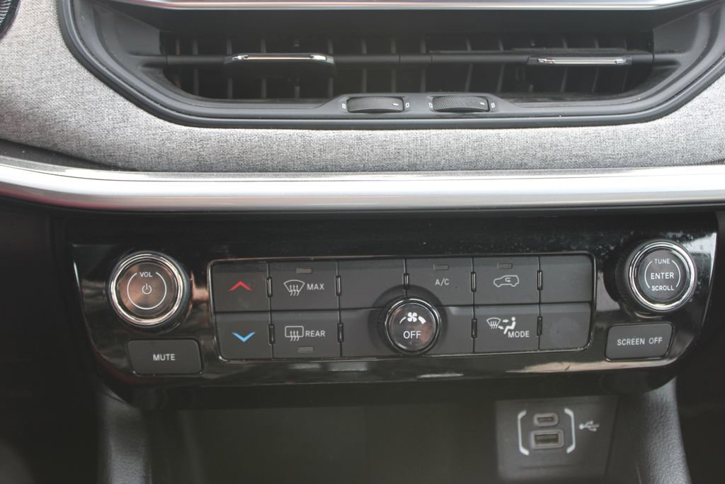 Used 2024 Jeep Compass Latitude AWD/4WD image 39