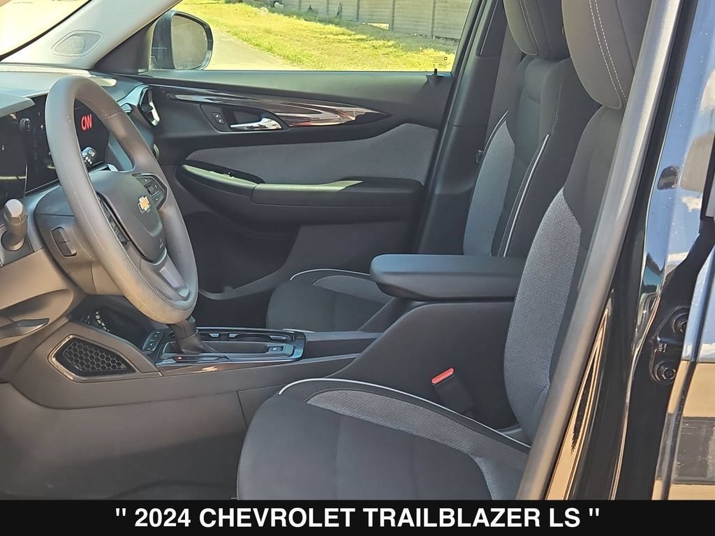 Used 2024 Chevrolet TrailBlazer LS w/ LS Convenience Package FWD image 11