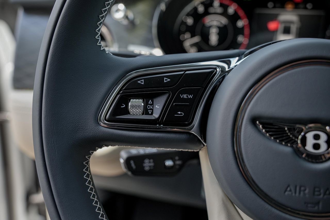 New 2025 Bentley Bentayga AWD/4WD image 26