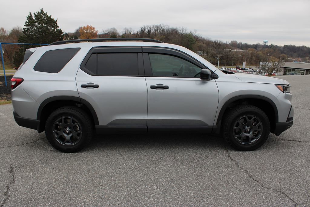 Used 2025 Honda Pilot TrailSport image 10