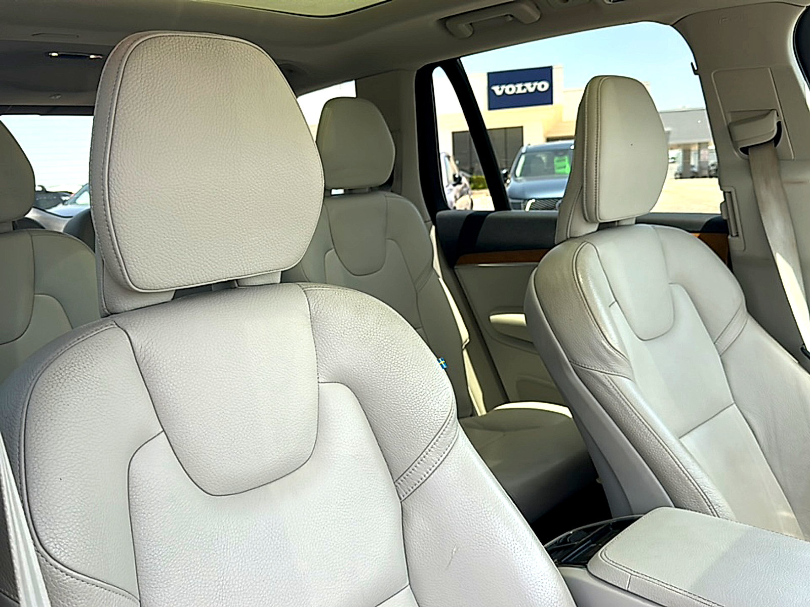 Used 2022 Volvo XC90 T6 Momentum w/ Advanced Package AWD/4WD image 26