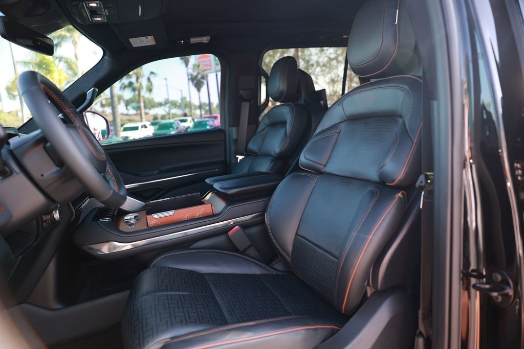 Used 2025 Lincoln Navigator Black Label image 19