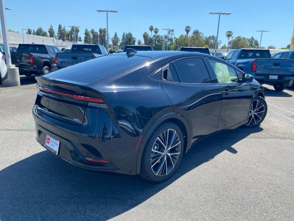 Used 2023 Toyota Prius XLE image 6