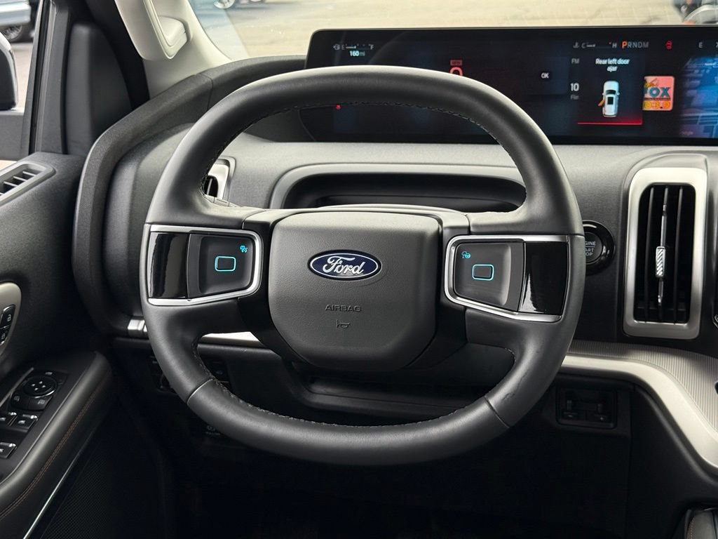 Used 2025 Ford Expedition Active AWD/4WD image 8