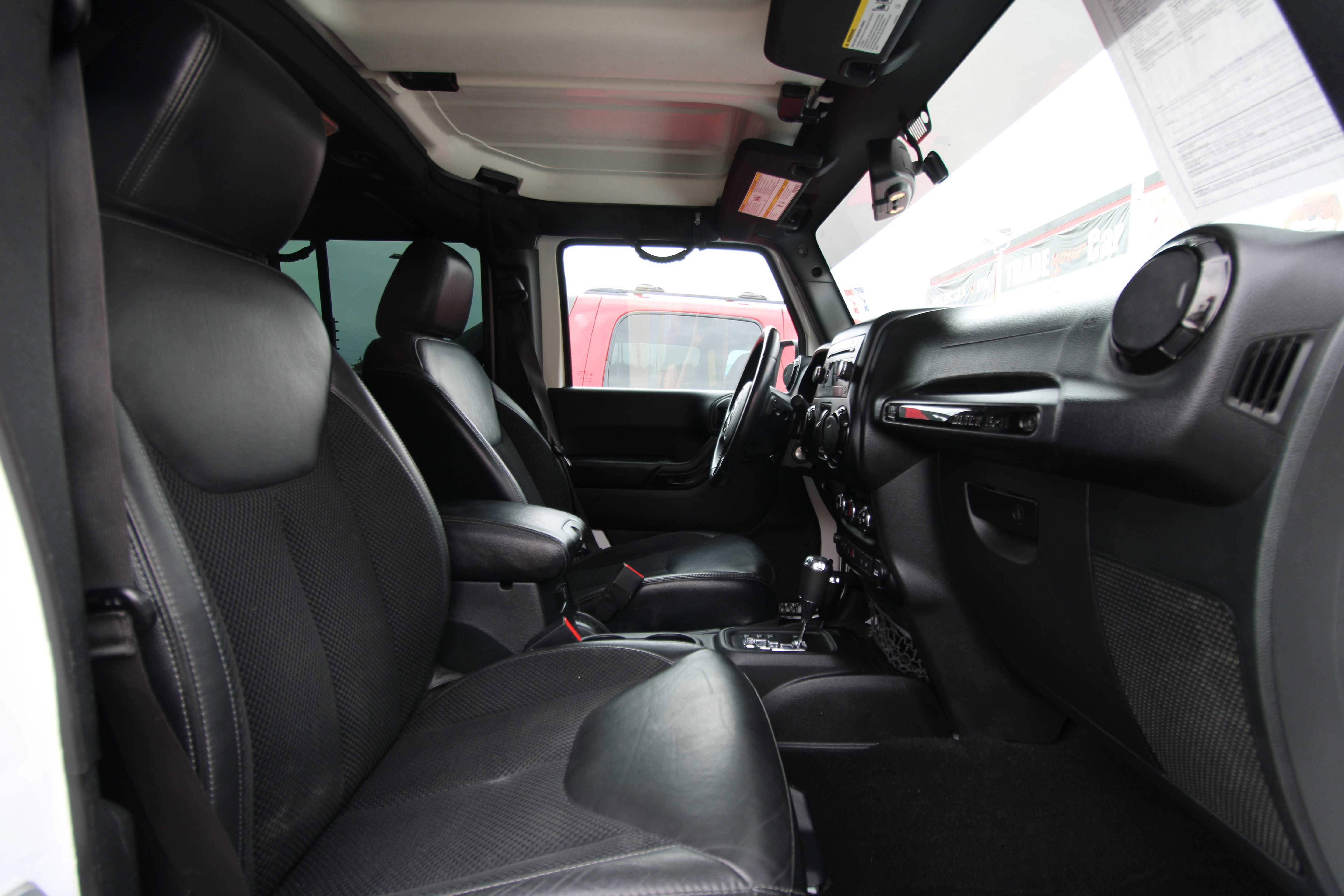 Used 2017 Jeep Wrangler Unlimited Sahara image 8