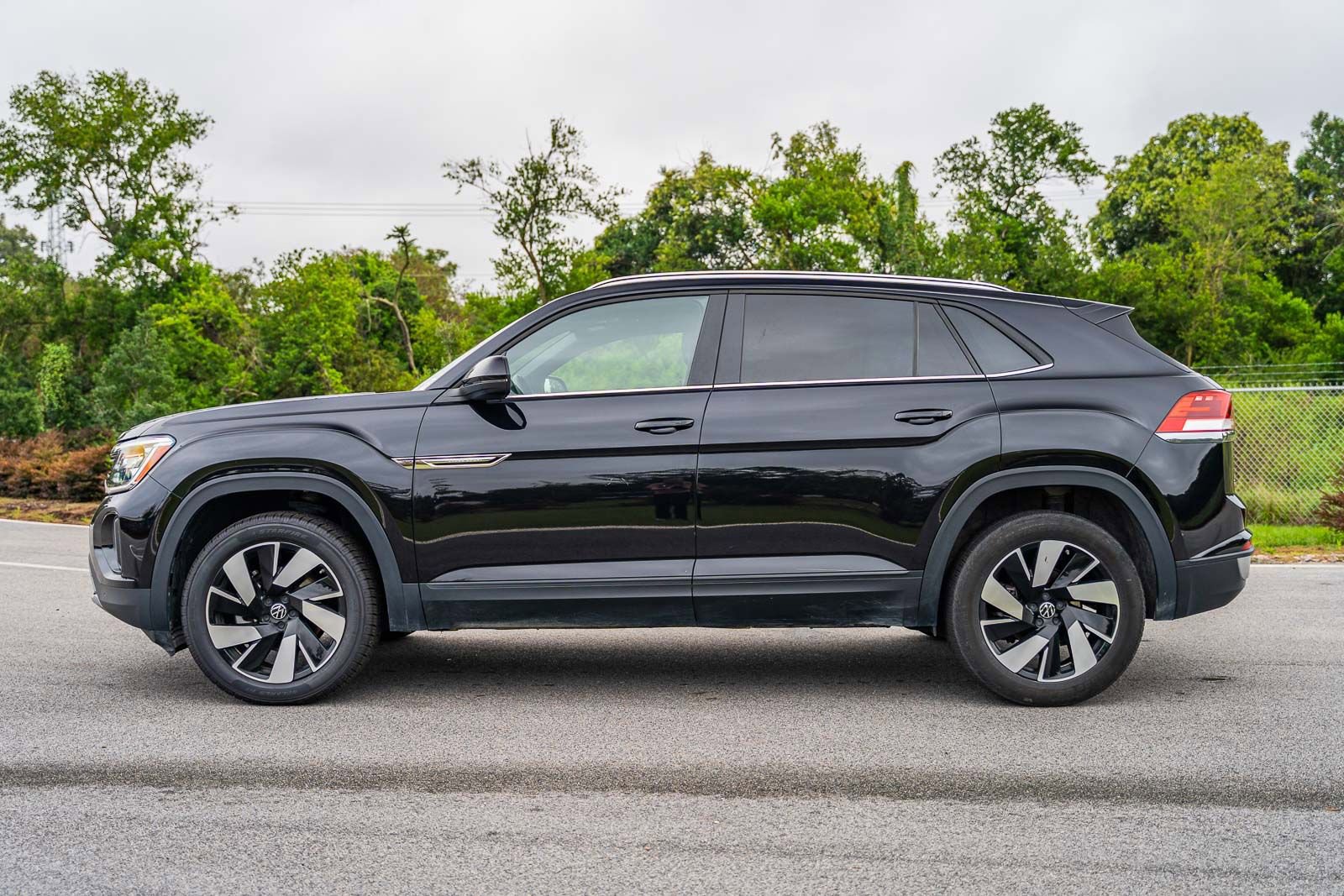 Used 2024 Volkswagen Atlas Cross Sport SE image 4