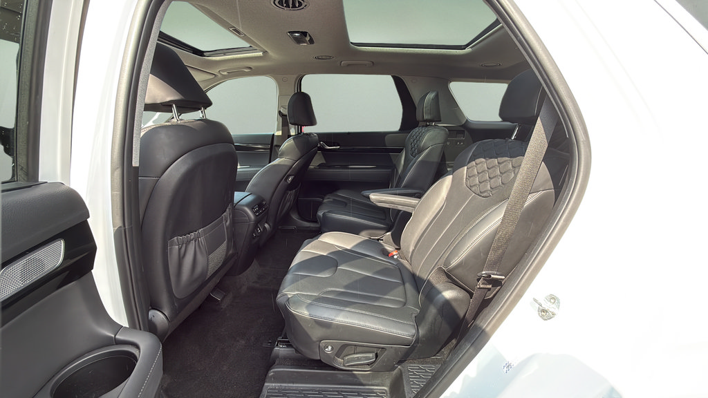 Used 2022 Hyundai Palisade Limited w/ Winter Package AWD/4WD image 15