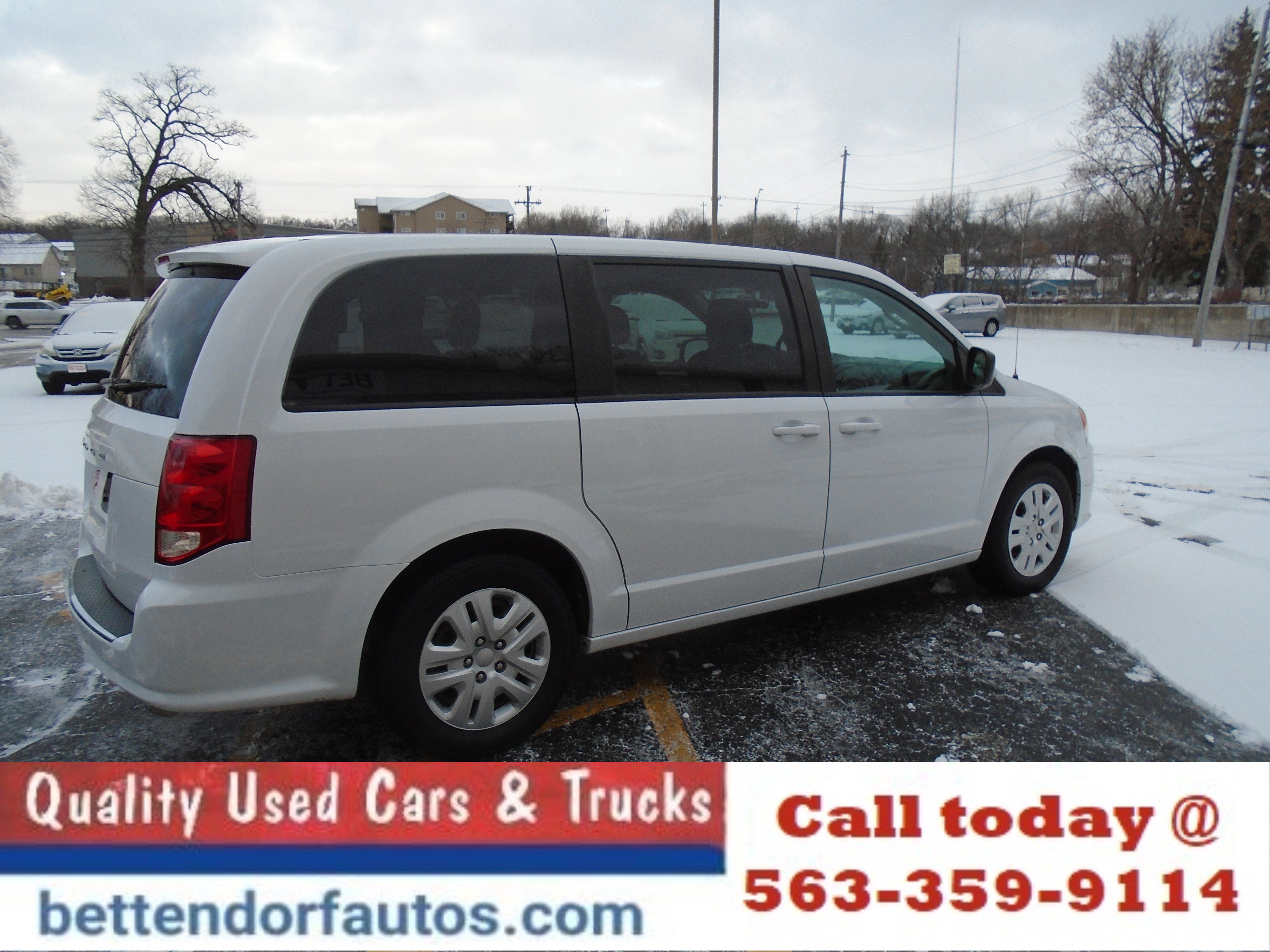 Used 2018 Dodge Grand Caravan SE w/ UConnect Hands-Free Group image 5