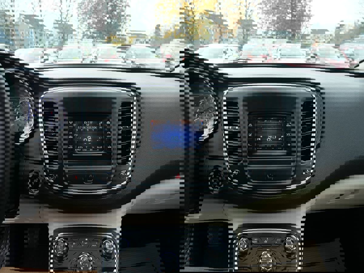 Used 2015 Chrysler 200 Limited w/ Convenience Group image 13