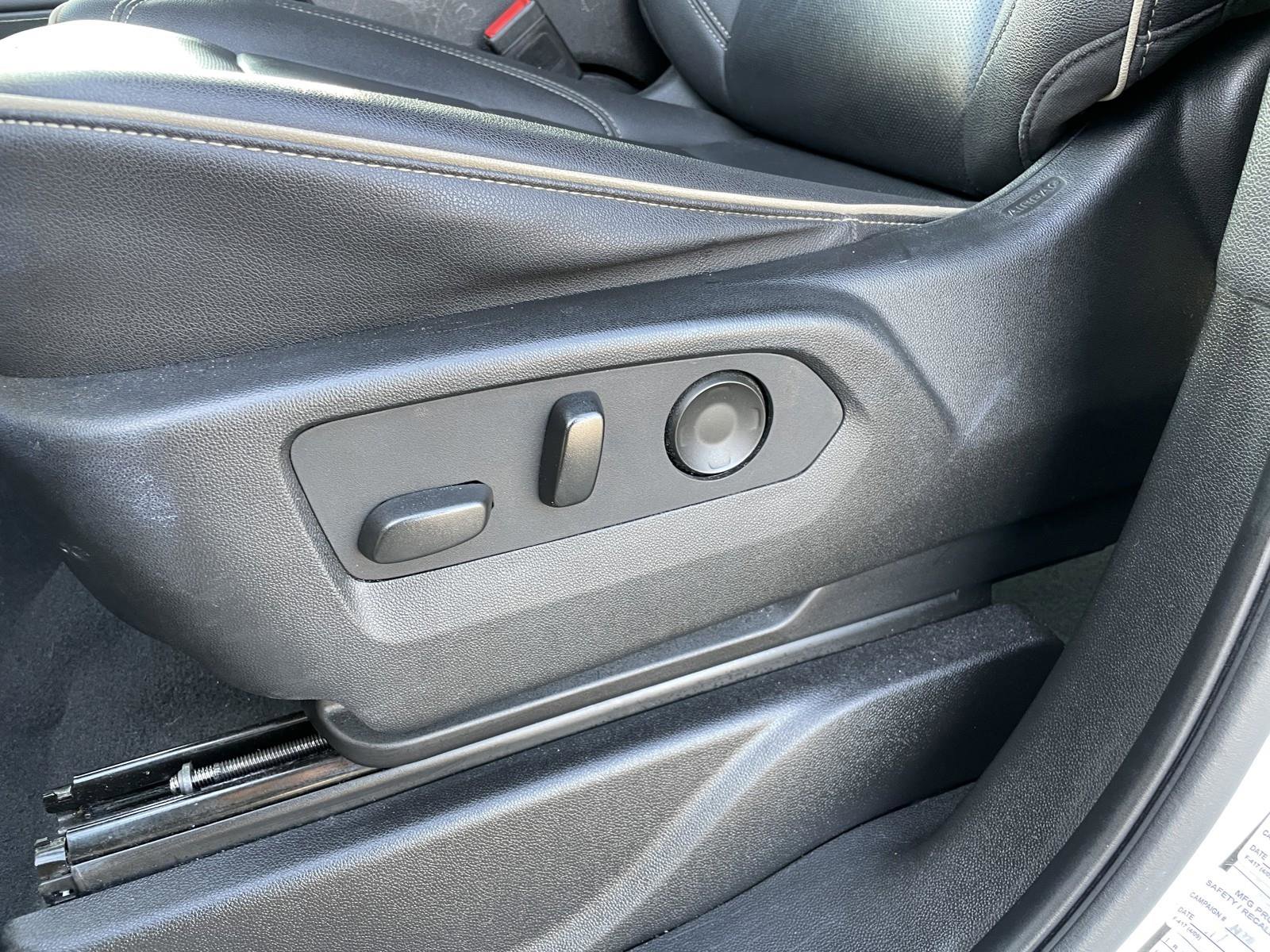 Used 2023 Chevrolet Suburban Premier image 11