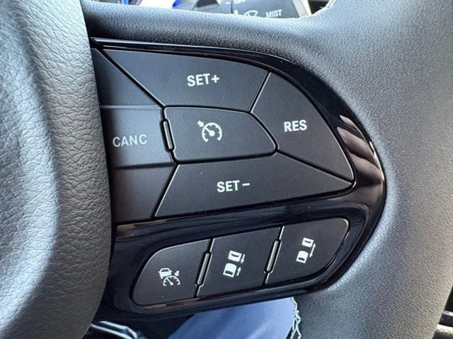 New 2026 Chrysler Pacifica Limited w/ Uconnect Theater Family Group FWD image 16