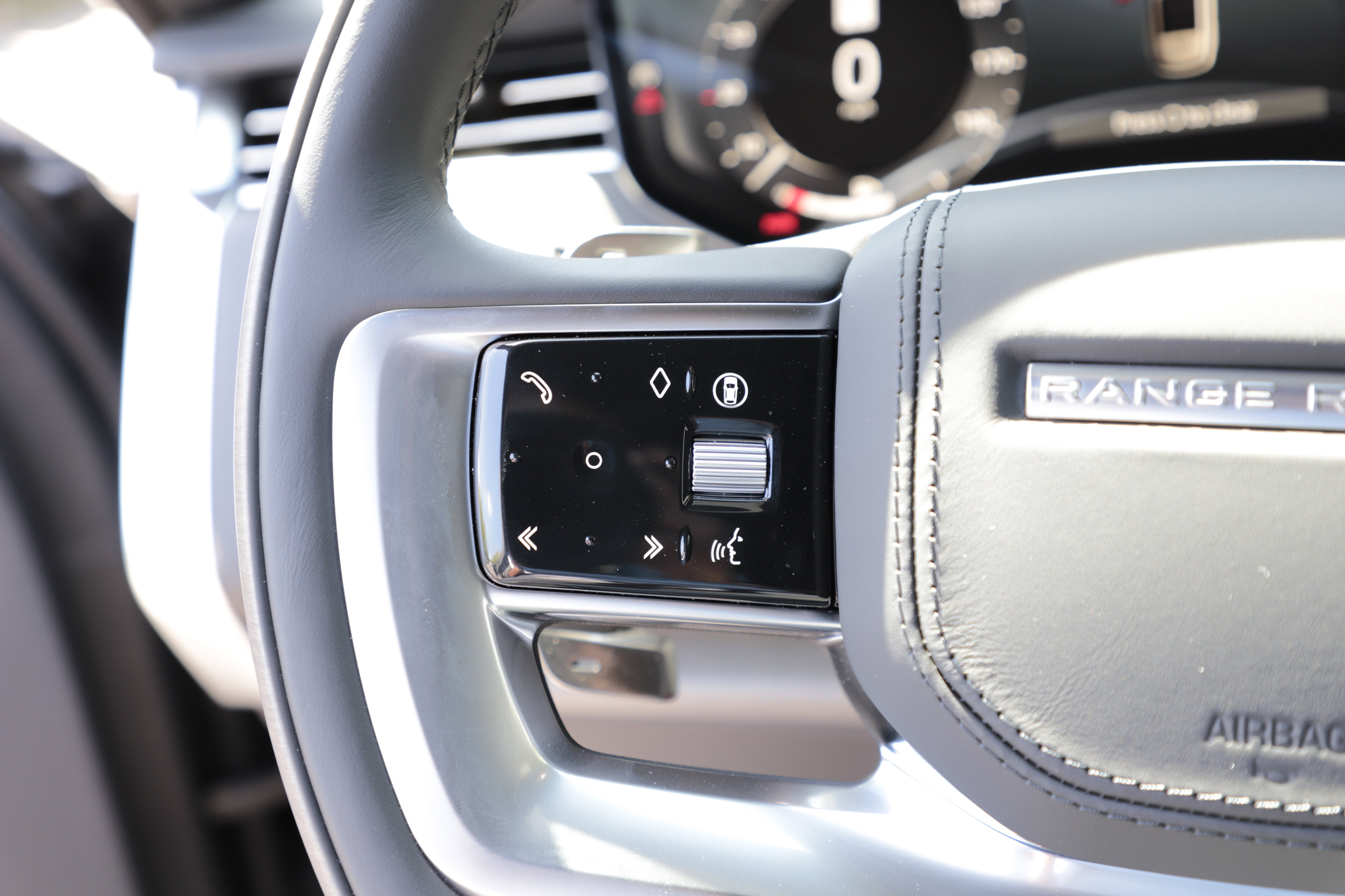 New 2026 Land Rover Range Rover SV AWD/4WD image 23