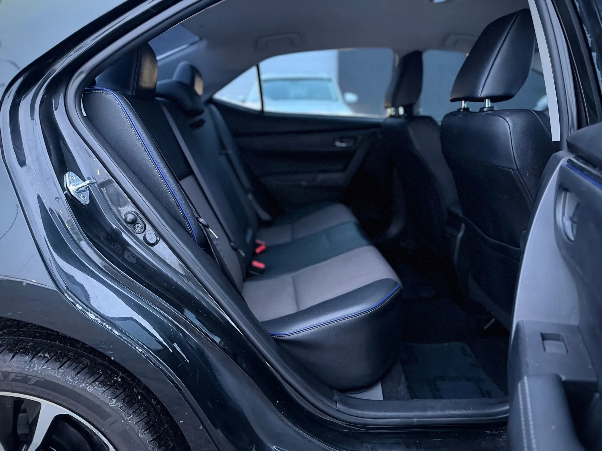 Used 2017 Toyota Corolla SE image 14