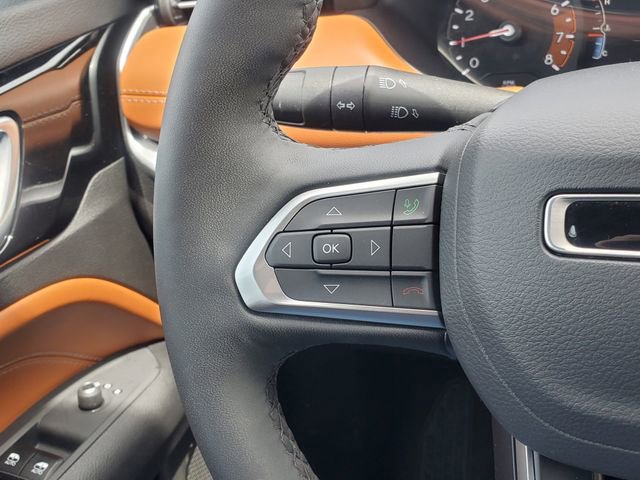 Used 2025 Jeep Compass Limited AWD/4WD image 12