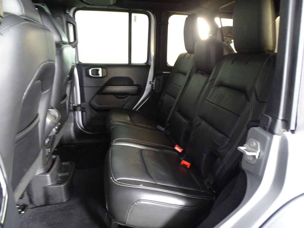 Used 2018 Jeep Wrangler Unlimited Sahara w/ Safety Group image 11