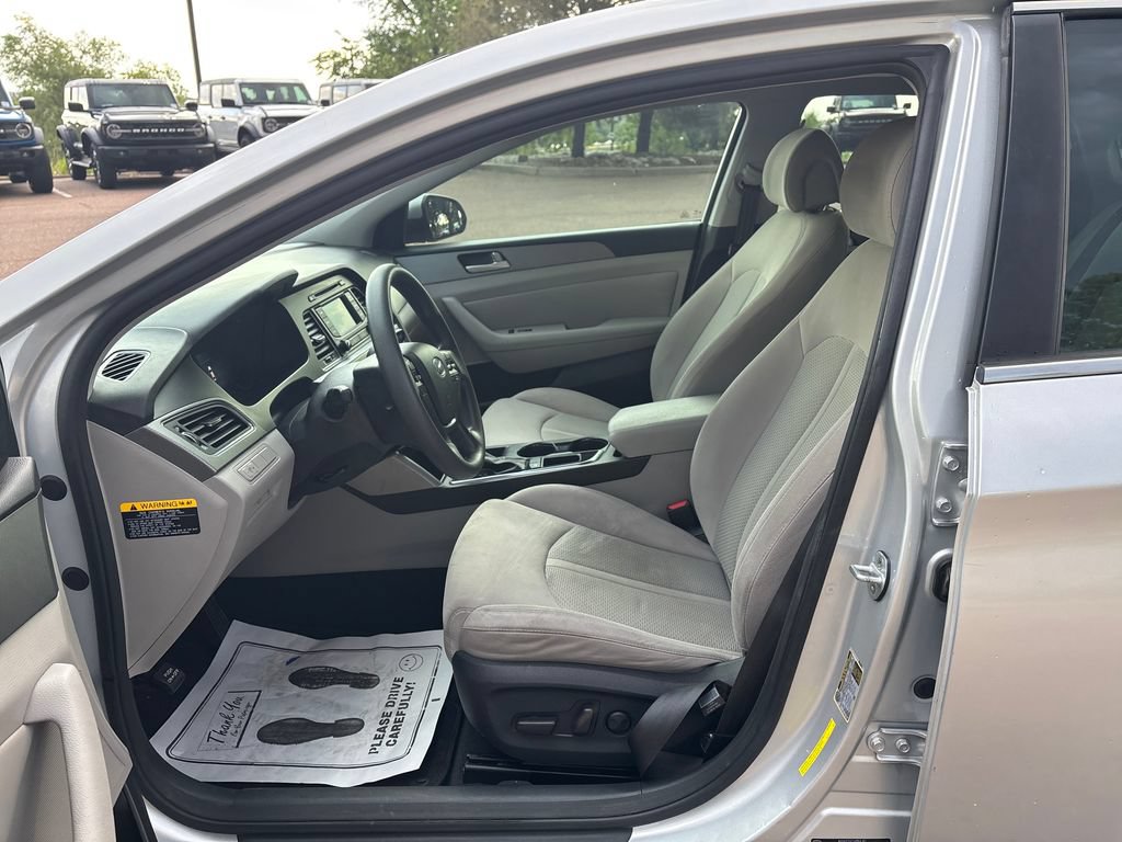 Used 2015 Hyundai Sonata SE w/ Option Group 09 FWD image 6