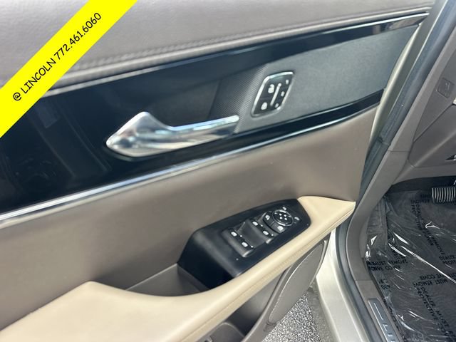 Used 2022 Ford Explorer Platinum w/ Equipment Group 601A AWD/4WD image 17