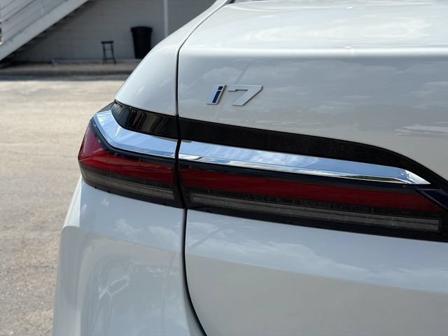 Used 2025 BMW i7 eDrive50 w/ Premium Package RWD image 10