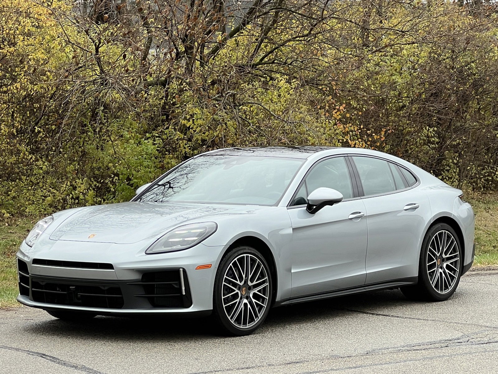 Certified 2025 Porsche Panamera 4 image 1