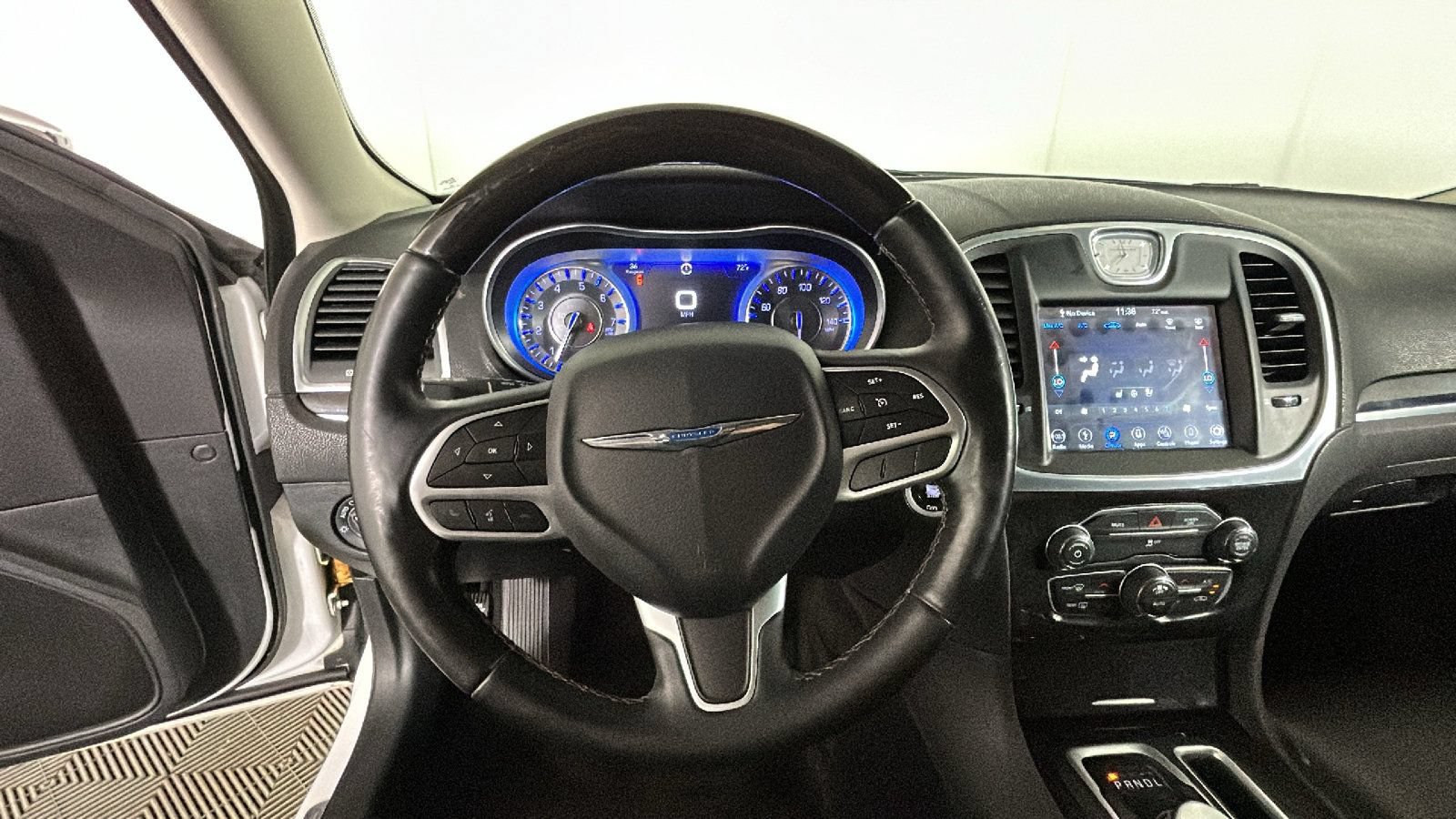 Used 2018 Chrysler 300 Limited AWD/4WD image 16