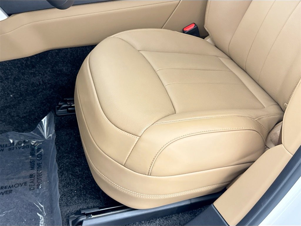 New 2025 Land Rover Range Rover SE image 18