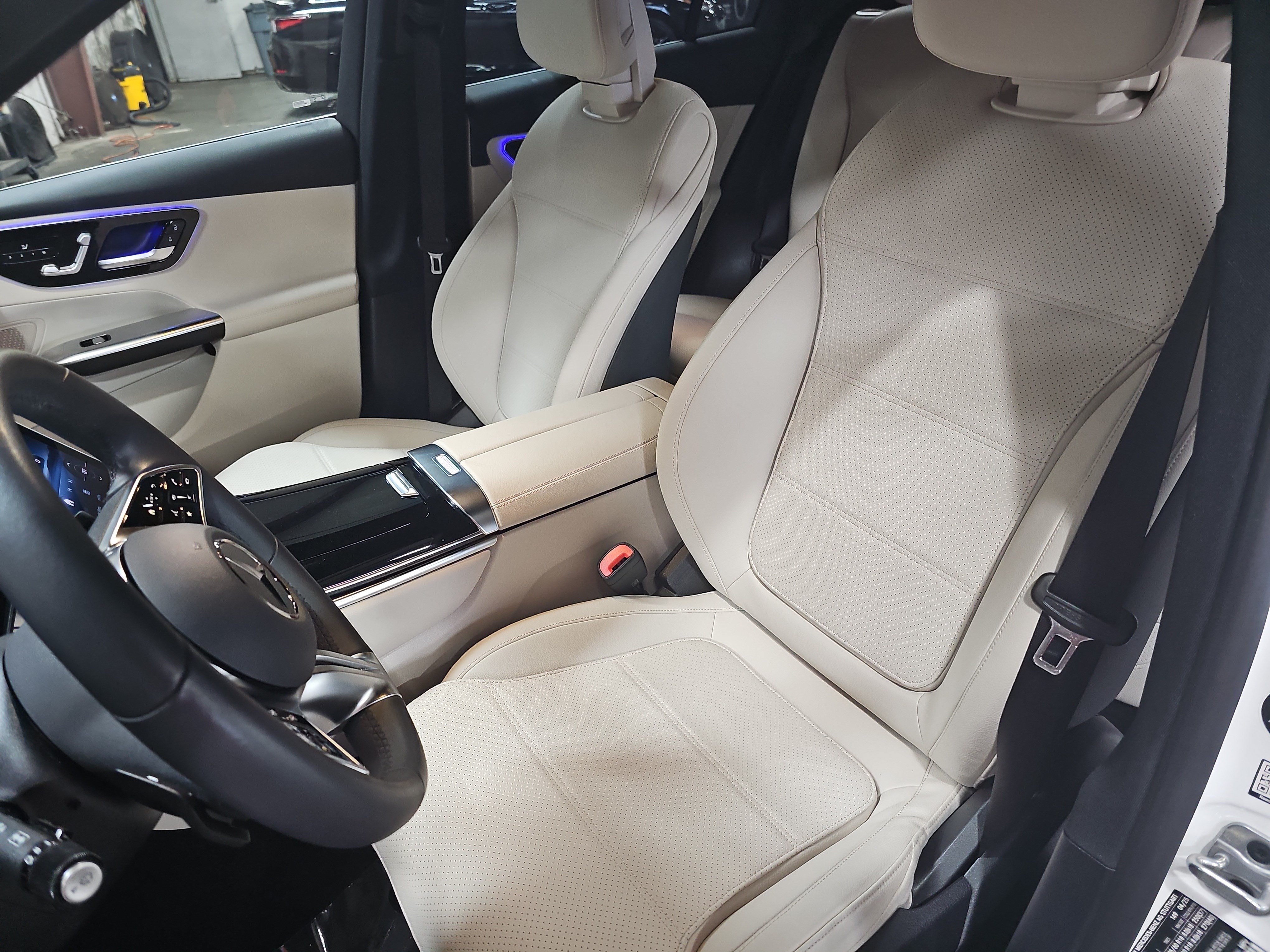 Used 2025 Mercedes-Benz GLC 300 4MATIC image 17