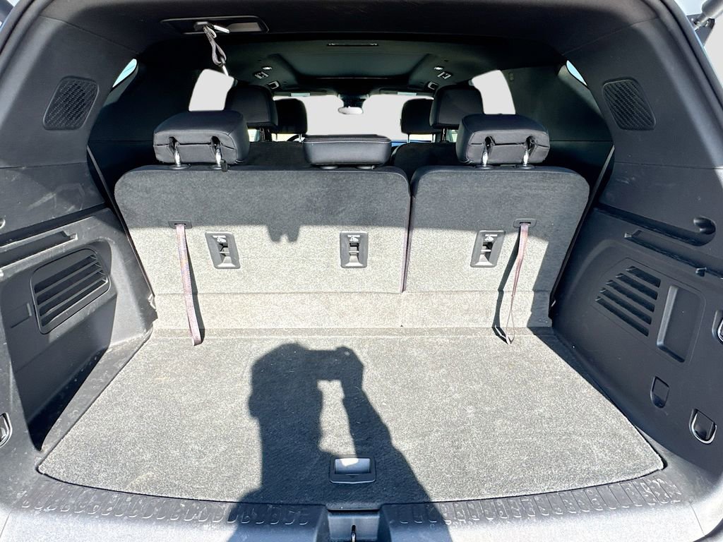 Used 2025 Chevrolet Traverse LT w/ Sun and Wheel Package image 25