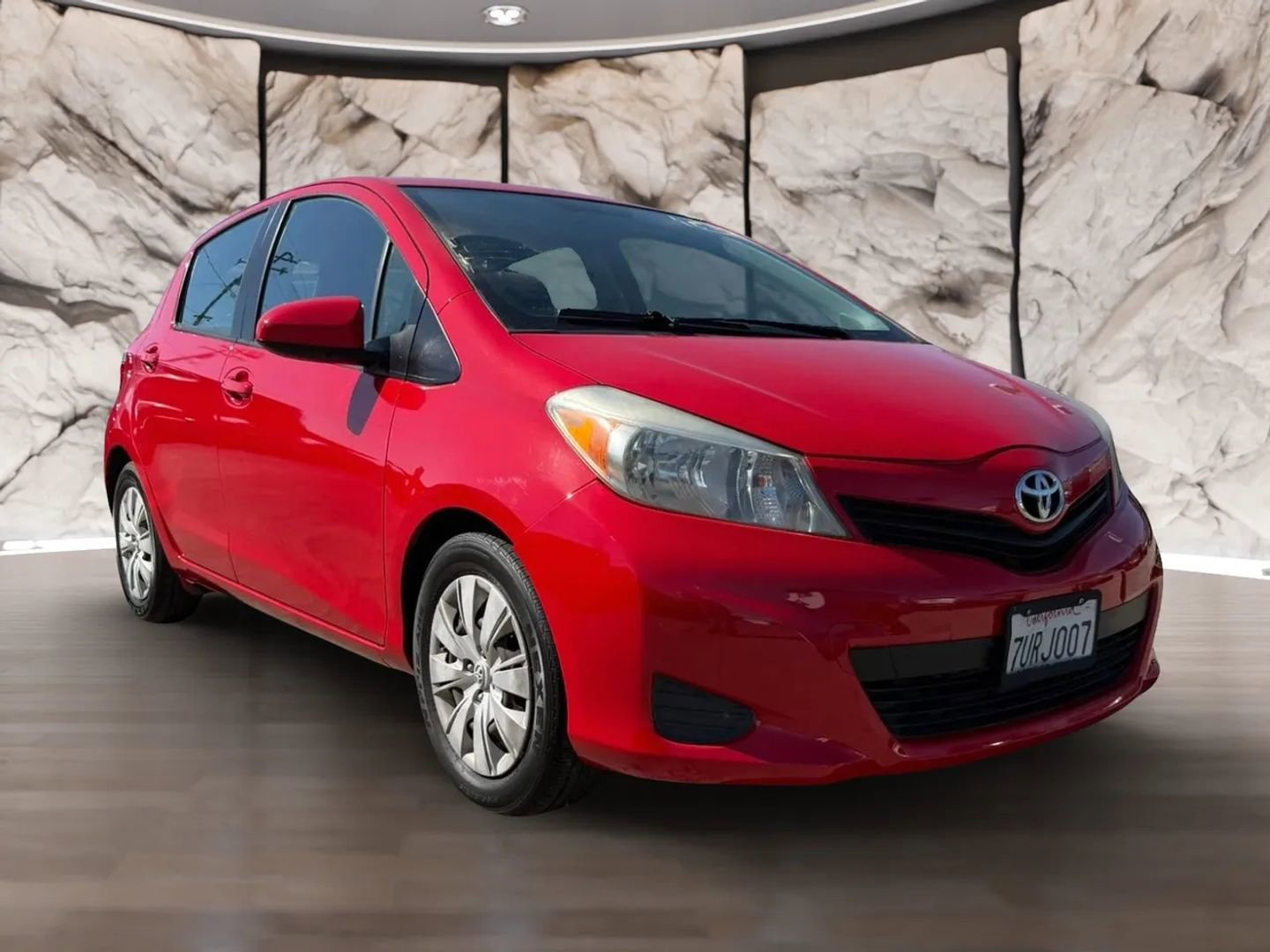 Used 2013 Toyota Yaris L FWD image 3