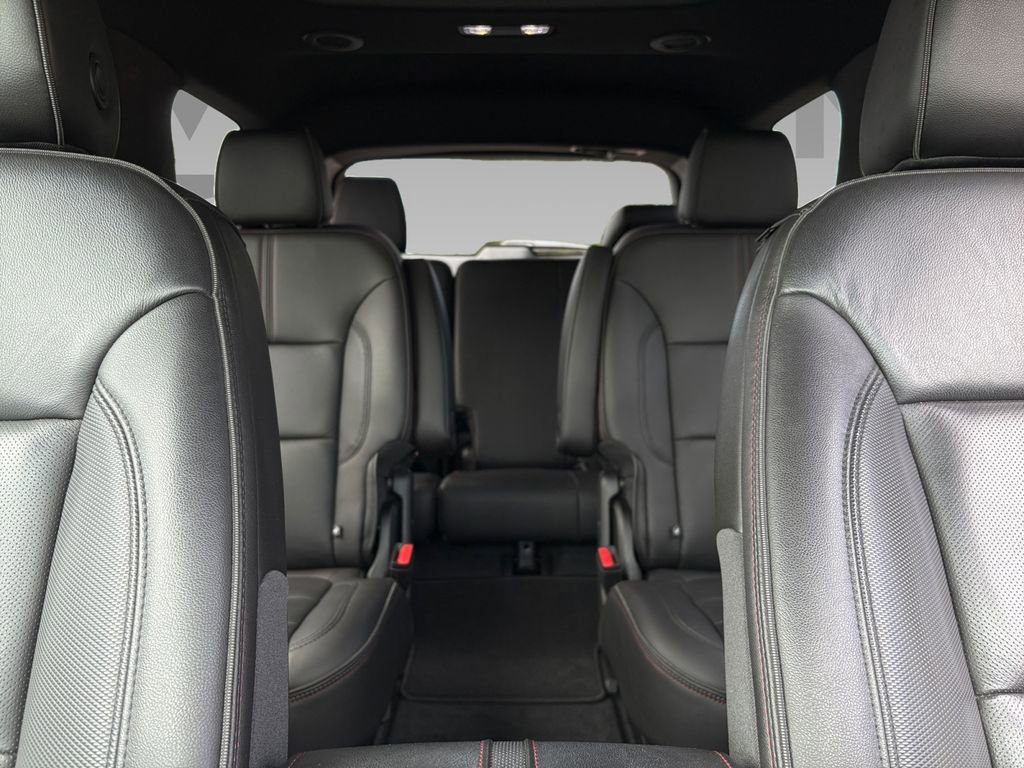 Used 2023 Chevrolet Traverse RS AWD/4WD image 3