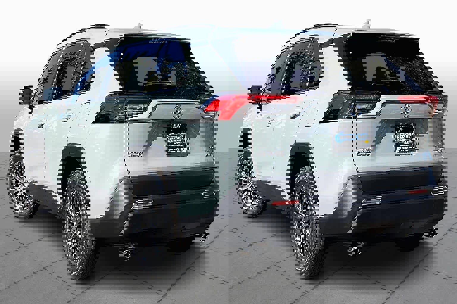 Used 2022 Toyota RAV4 XLE Premium image 12