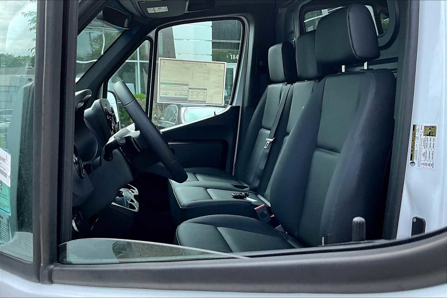 Used 2025 Mercedes-Benz Sprinter 2500 image 14