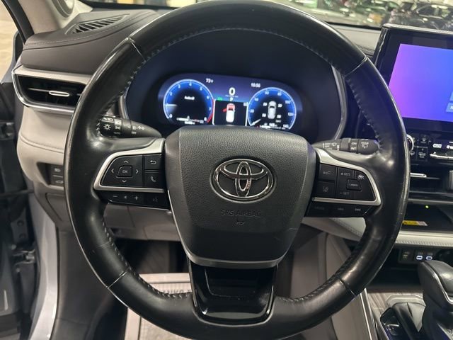 Used 2023 Toyota Highlander Platinum image 12
