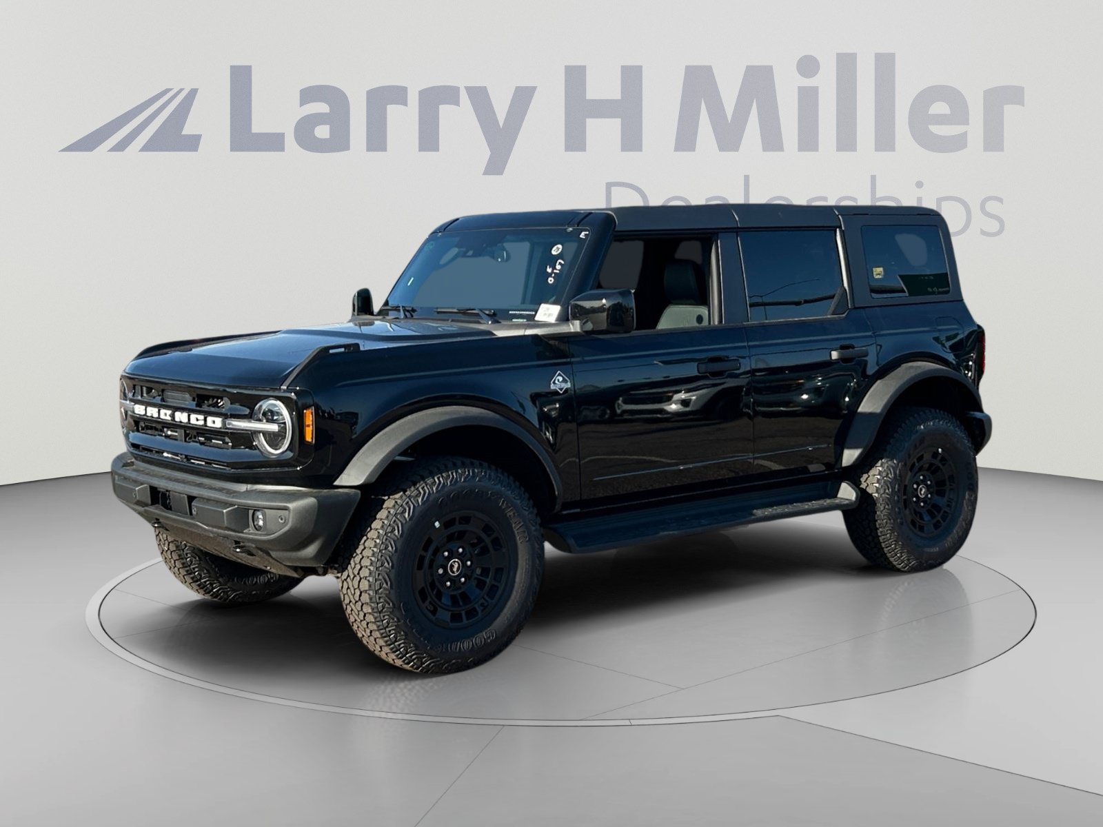 New 2026 Ford Bronco Outer Banks w/ Sasquatch Package AWD/4WD image 1