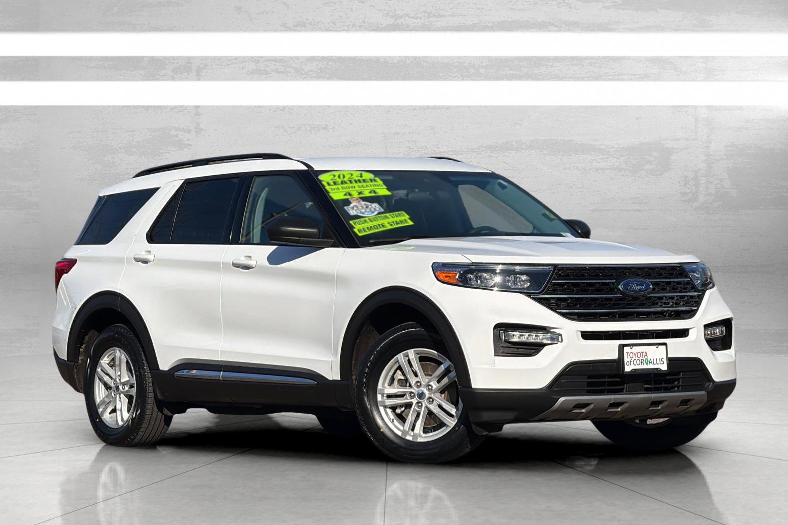 Used 2024 Ford Explorer XLT w/ Equipment Group 202A image 2