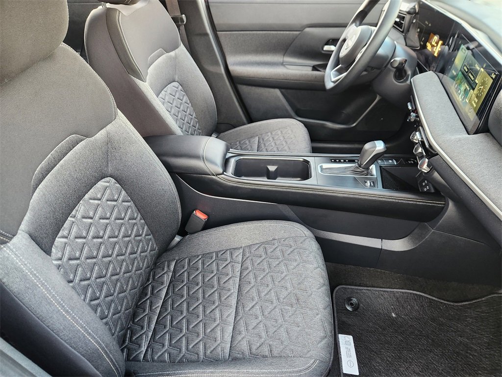 Used 2025 Nissan Kicks SV image 14