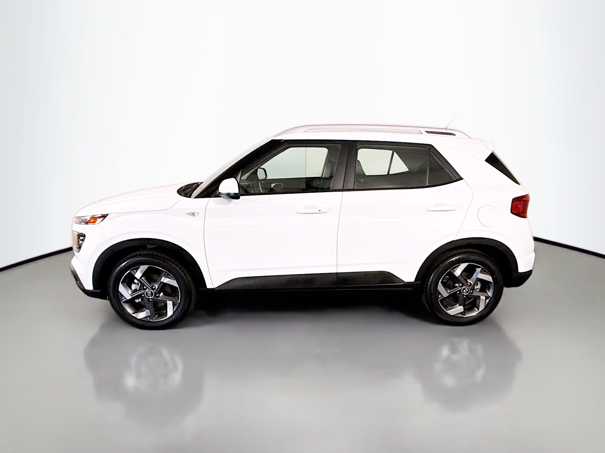Used 2026 Hyundai Venue SEL FWD image 6