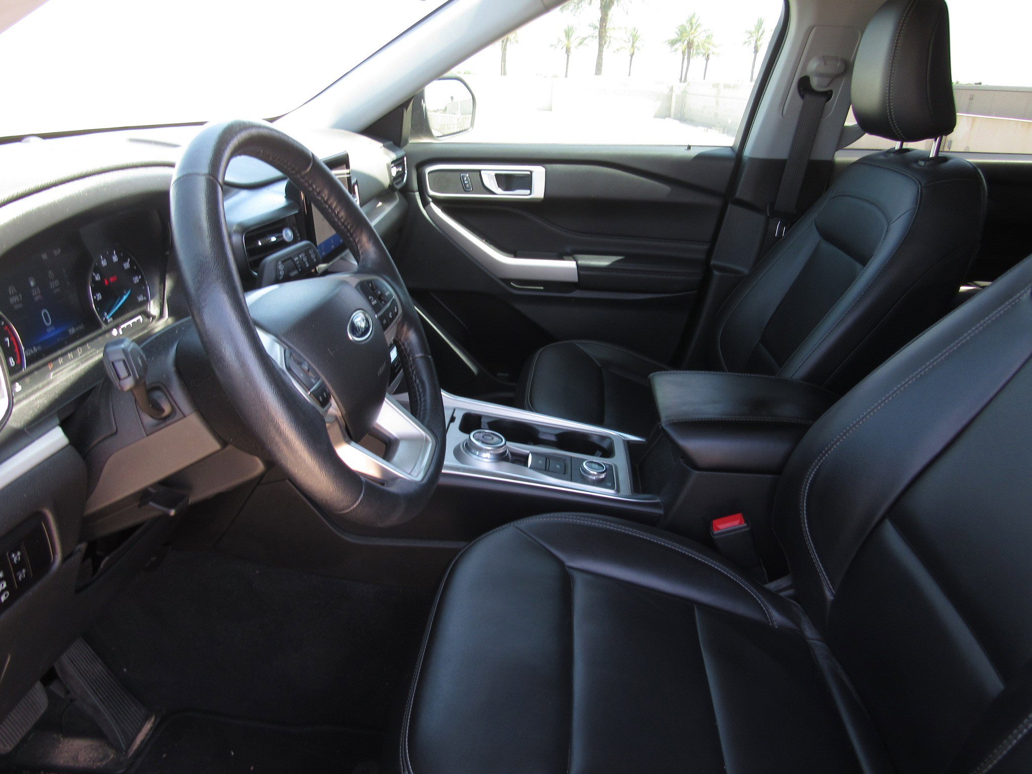 Used 2023 Ford Explorer XLT w/ Equipment Group 202A AWD/4WD image 15