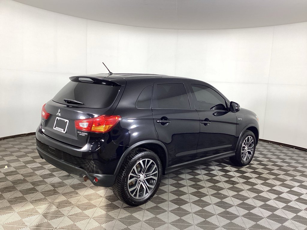 Used 2016 Mitsubishi Outlander Sport ES image 2