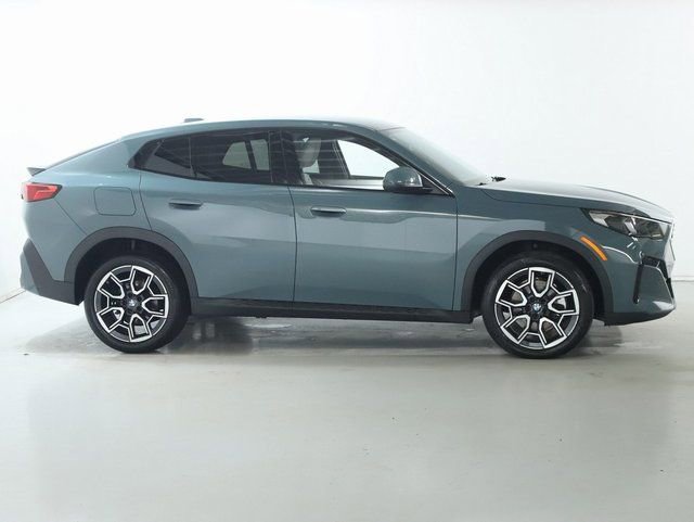 Certified 2025 BMW X2 xDrive28i w/ Premium Package image 12