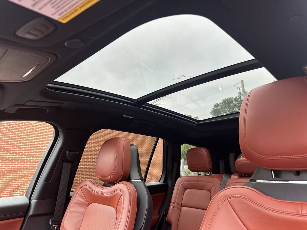 Certified 2025 Lincoln Aviator Reserve w/ Equipment Group 201A AWD/4WD image 16