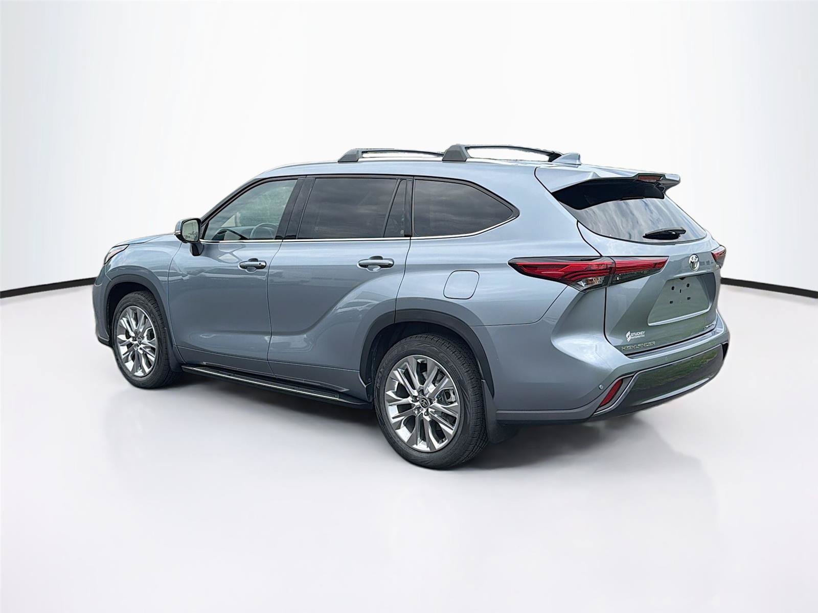 Used 2023 Toyota Highlander Limited AWD/4WD image 9