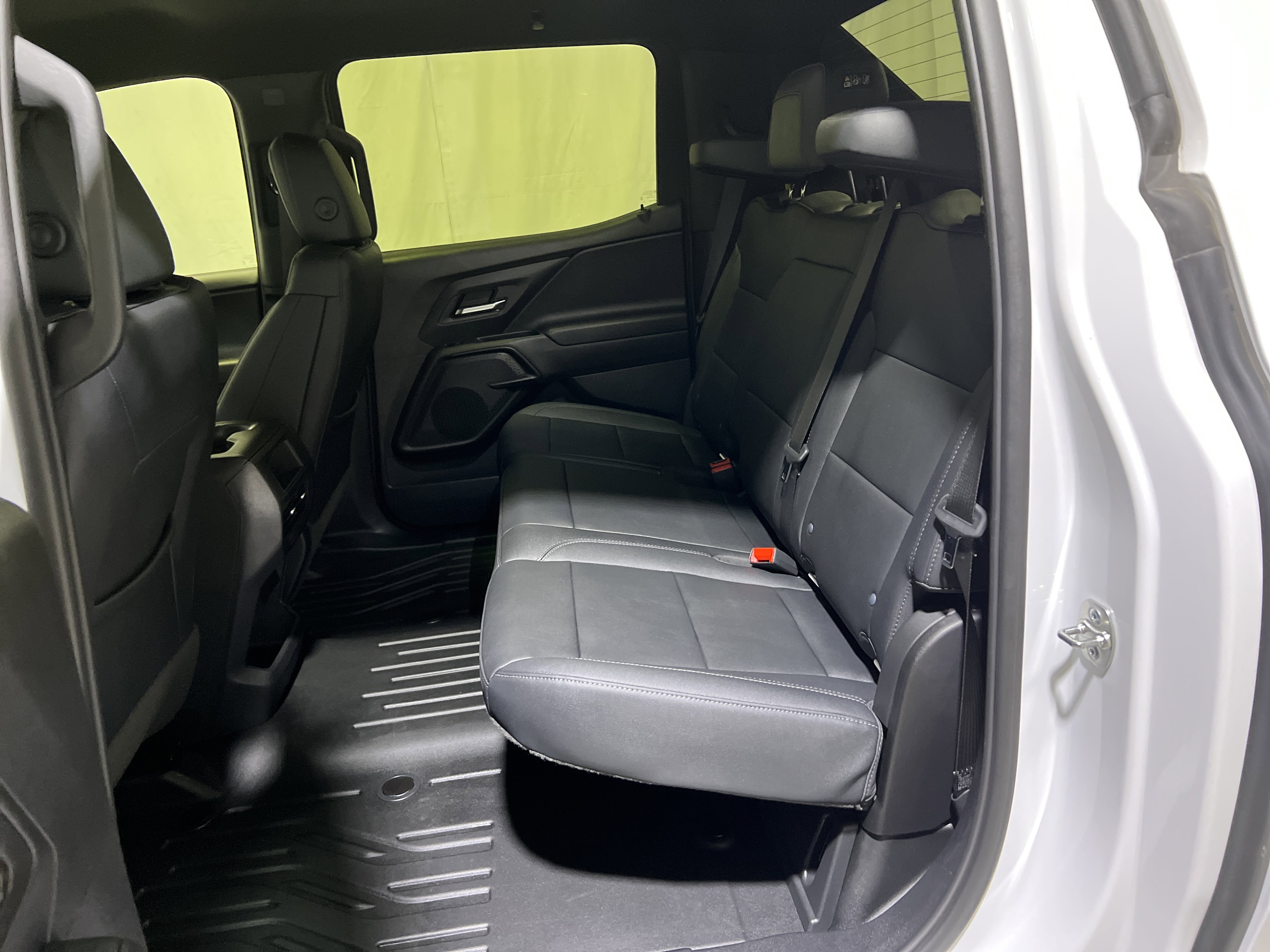Certified 2024 Chevrolet Silverado EV W/T AWD/4WD image 16