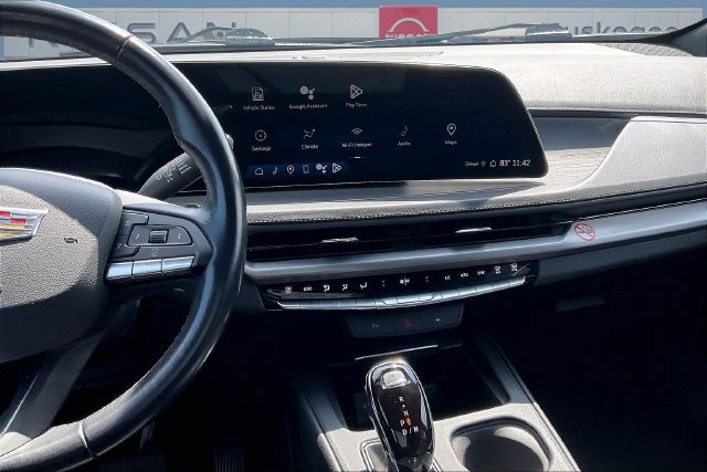 Used 2024 Cadillac XT4 Premium Luxury FWD image 9