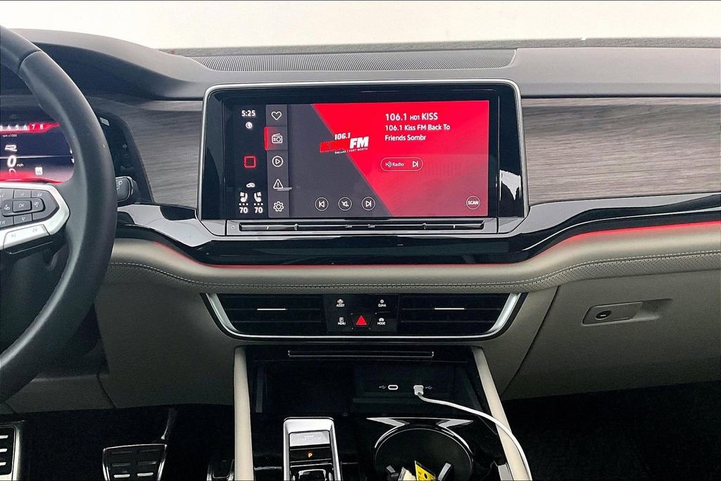 Used 2024 Volkswagen Atlas SEL Premium R-Line image 9