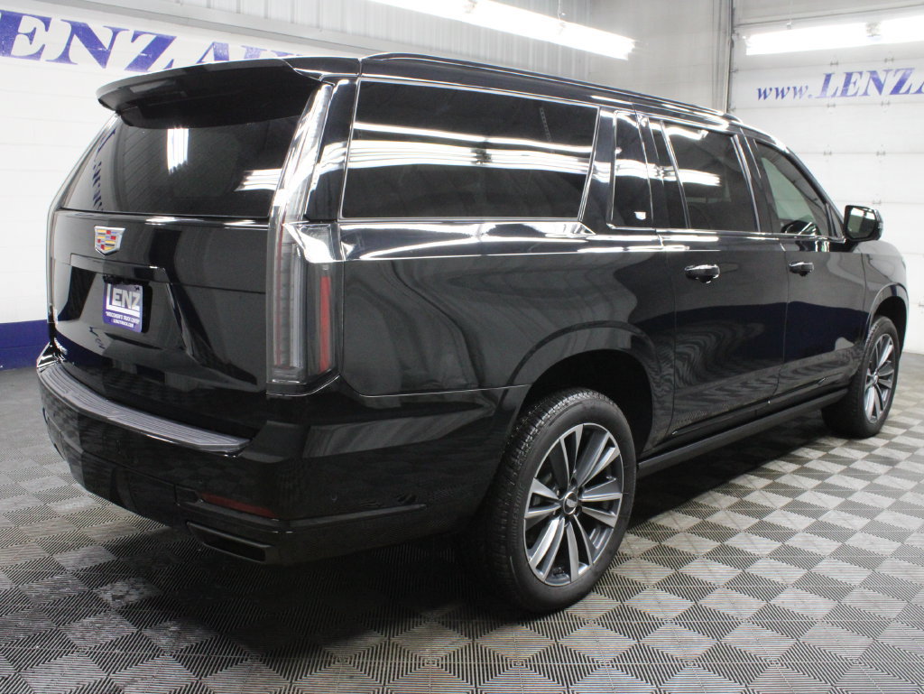 Used 2026 Cadillac Escalade ESV Sport AWD/4WD image 6
