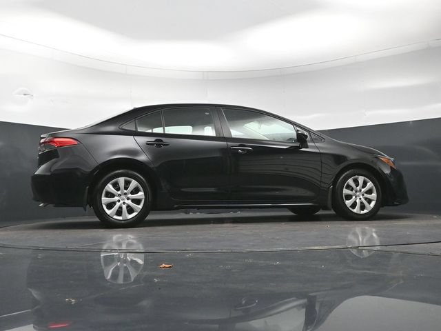 Used 2025 Toyota Corolla LE FWD image 28