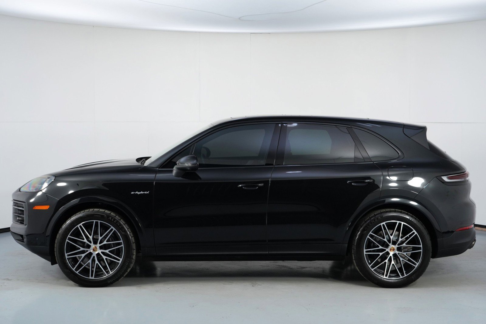 Used 2024 Porsche Cayenne image 52