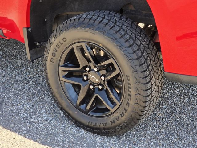 Used 2021 Chevrolet Silverado 1500 Custom Trail Boss w/ LPO, Dark Essentials Package AWD/4WD image 10