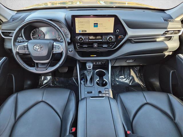 Used 2023 Toyota Highlander XLE FWD image 17
